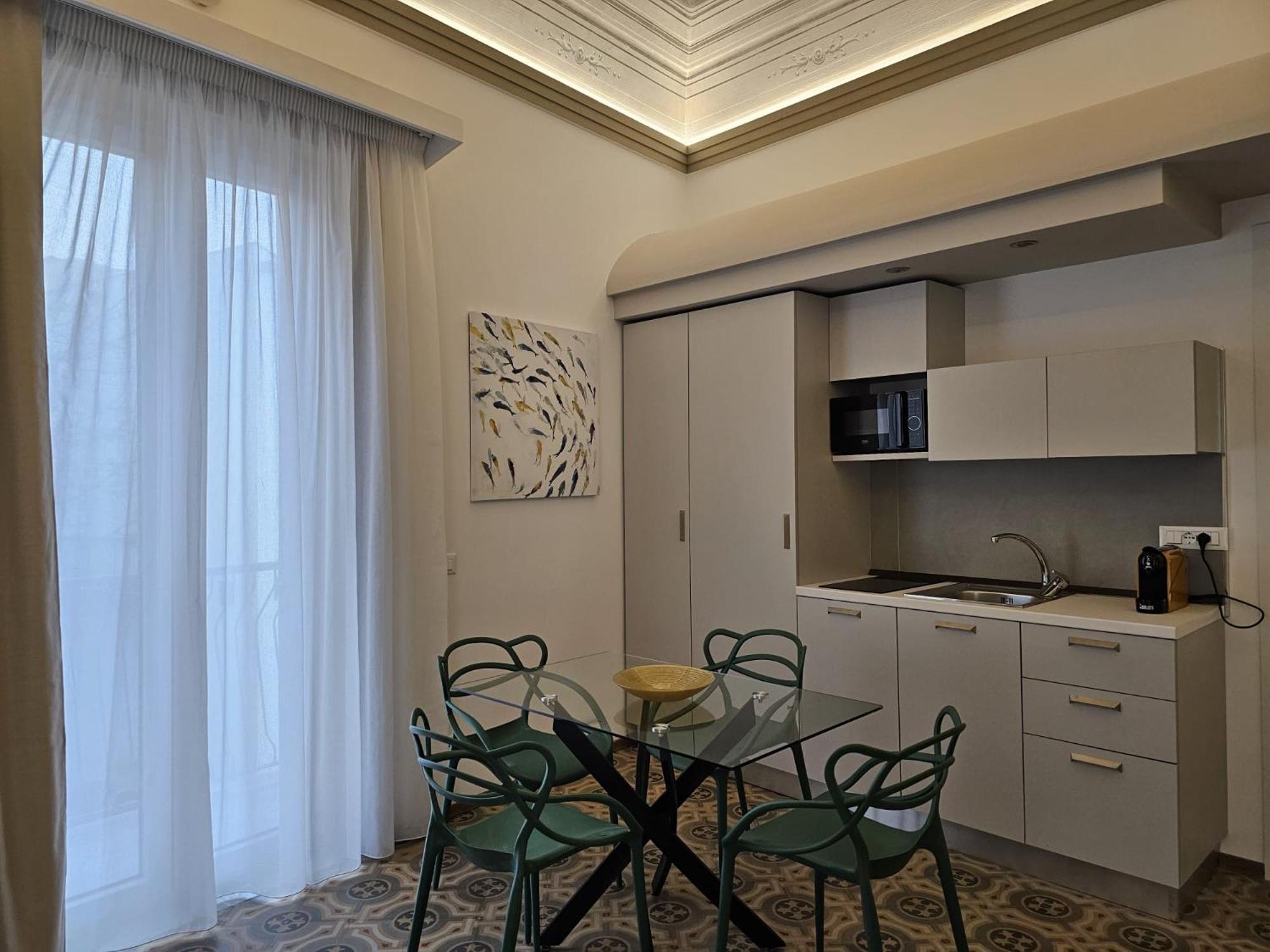 Villa Di Giorgi Apartments Center Чефалу Экстерьер фото