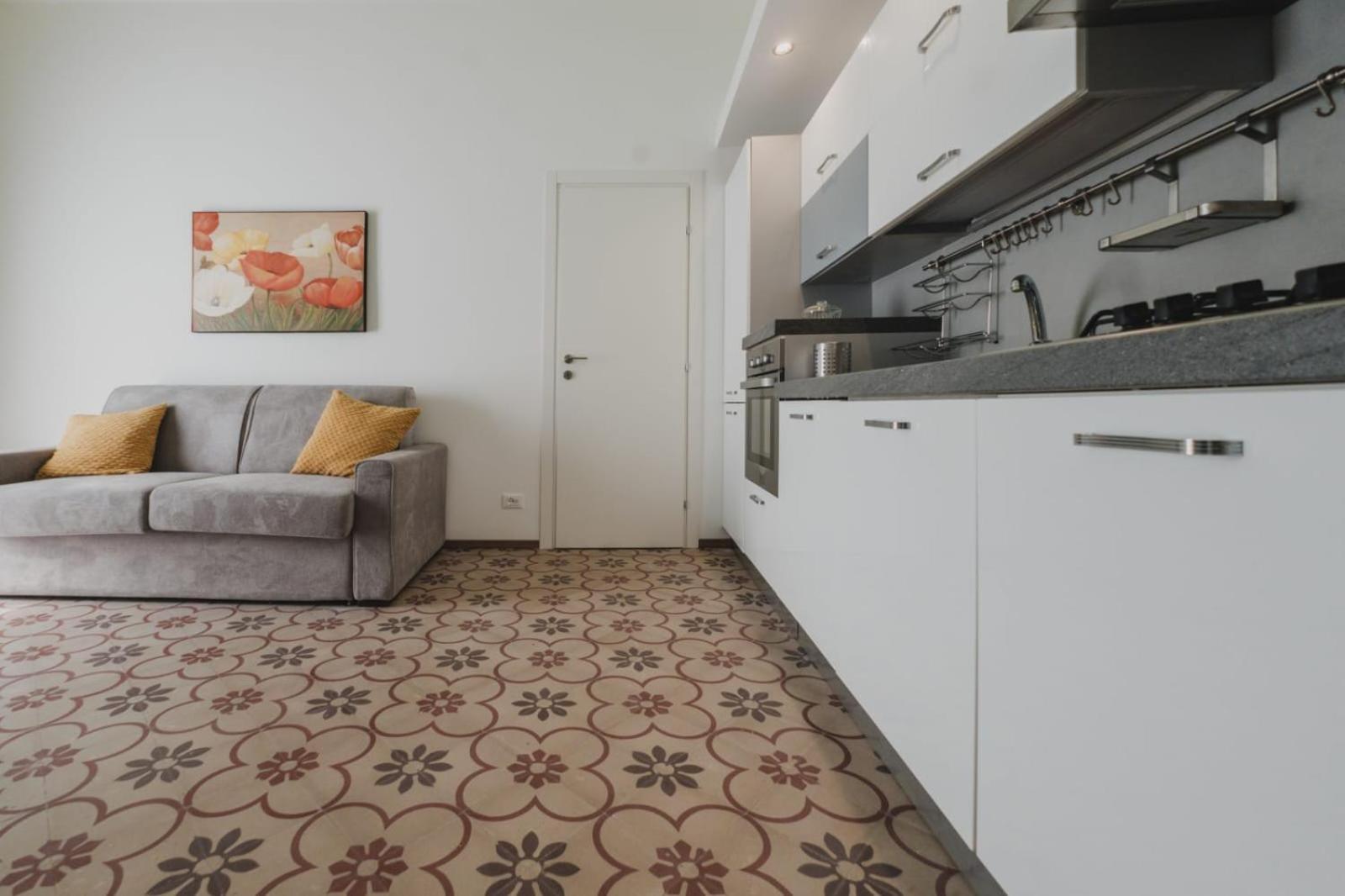 Villa Di Giorgi Apartments Center Чефалу Экстерьер фото